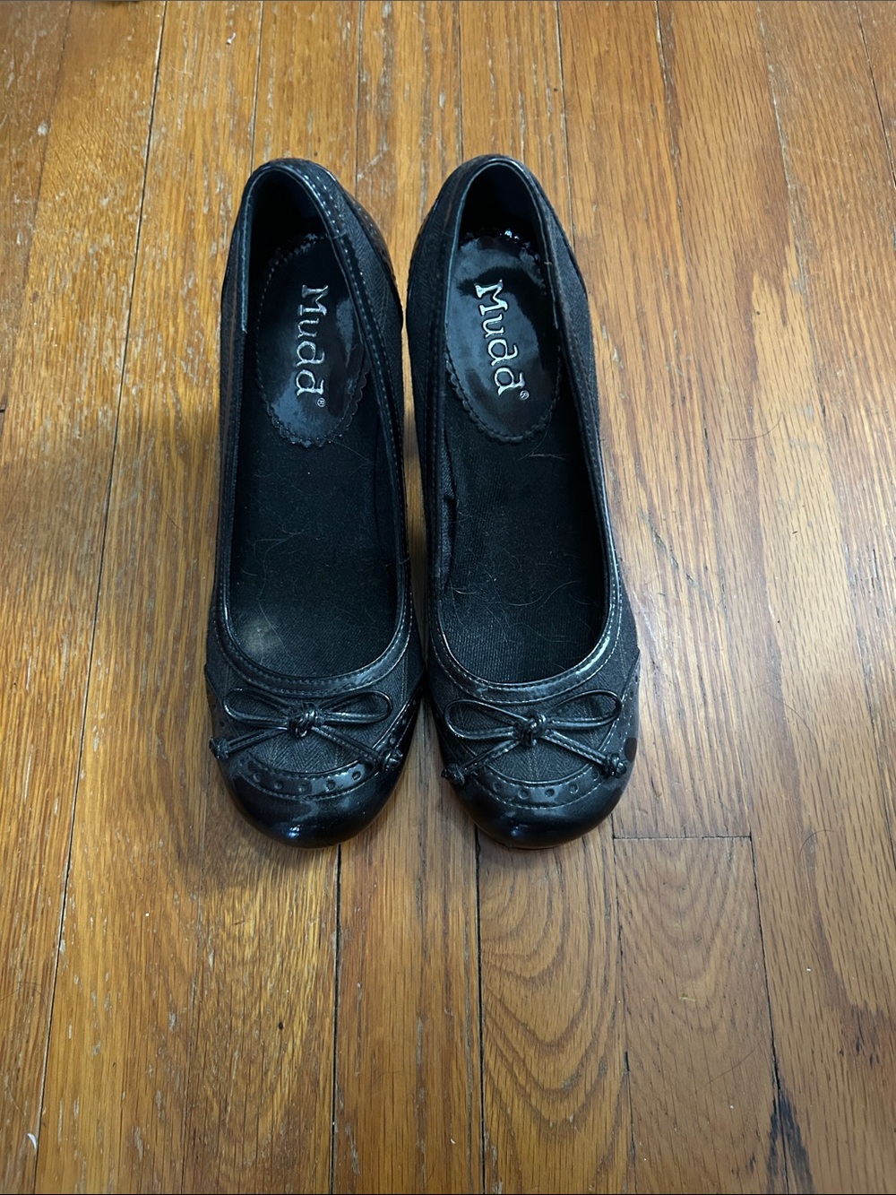 Mudd Black Bow Round-Toe Striped Heels